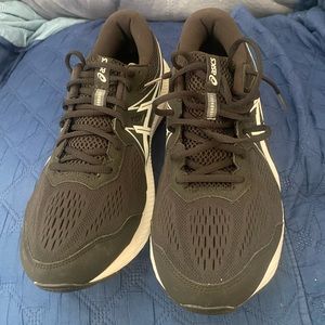Men’s ASICS NWOT Althetic shoes size 11.5